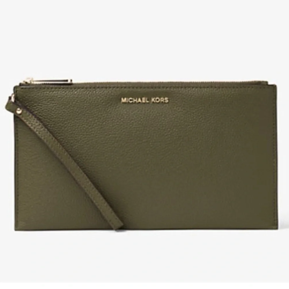 Michael Kors Wristlet woman’s